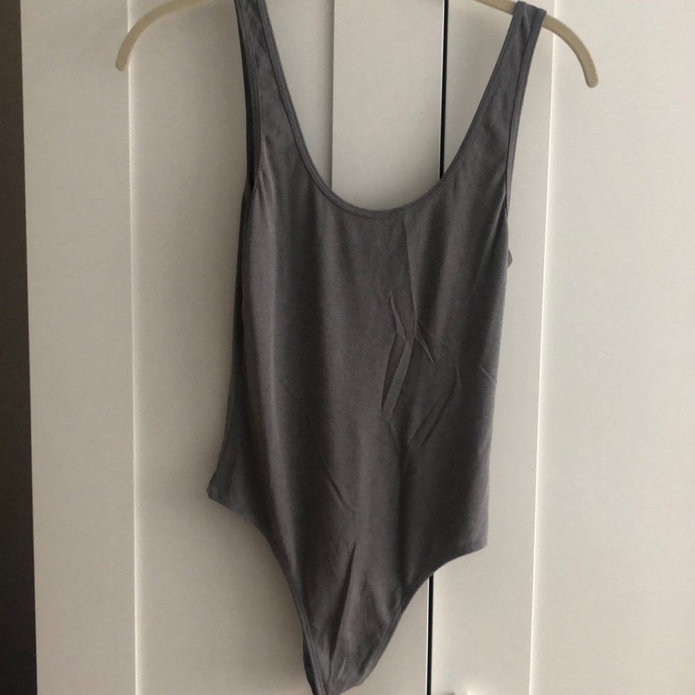 Heather Gray Dress Forum Ribbed Scoop Neck Bodysuit- size Small